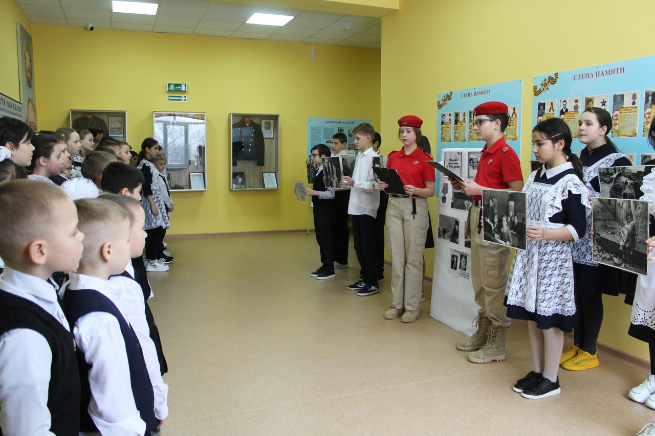 Открытие стены героев в музее школы